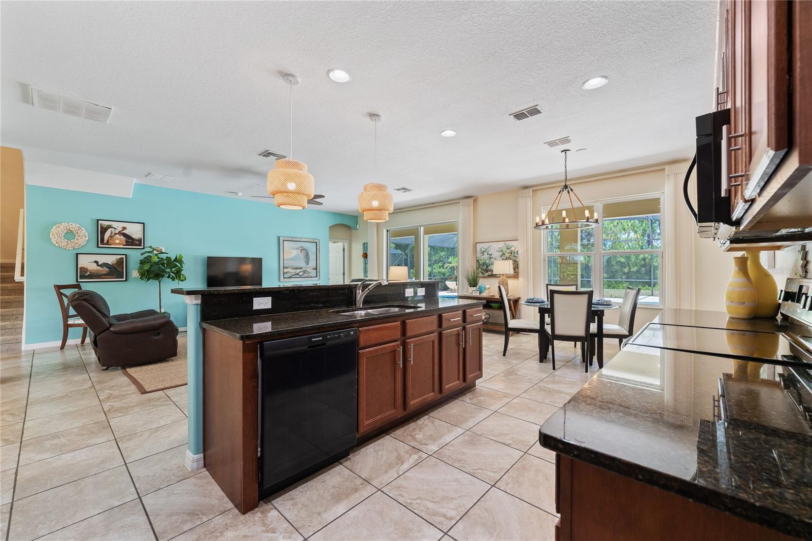 Image 6 of 41 For 256 Yellow Snapdragon Drive