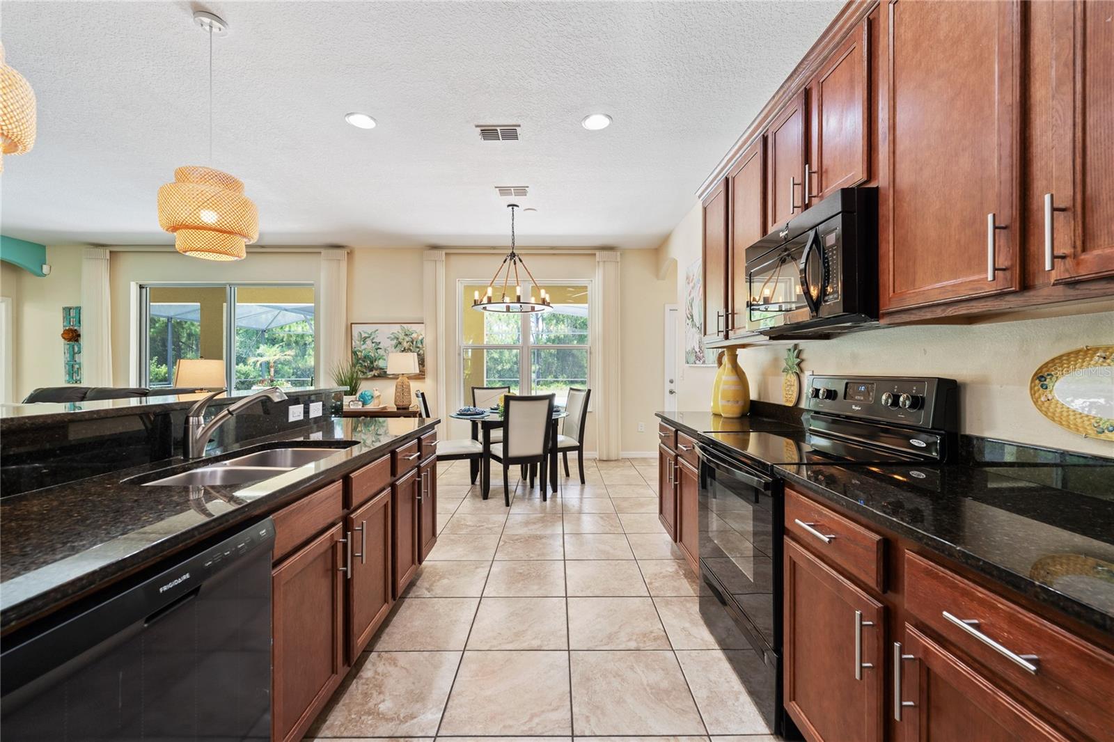 Image 8 of 41 For 256 Yellow Snapdragon Drive