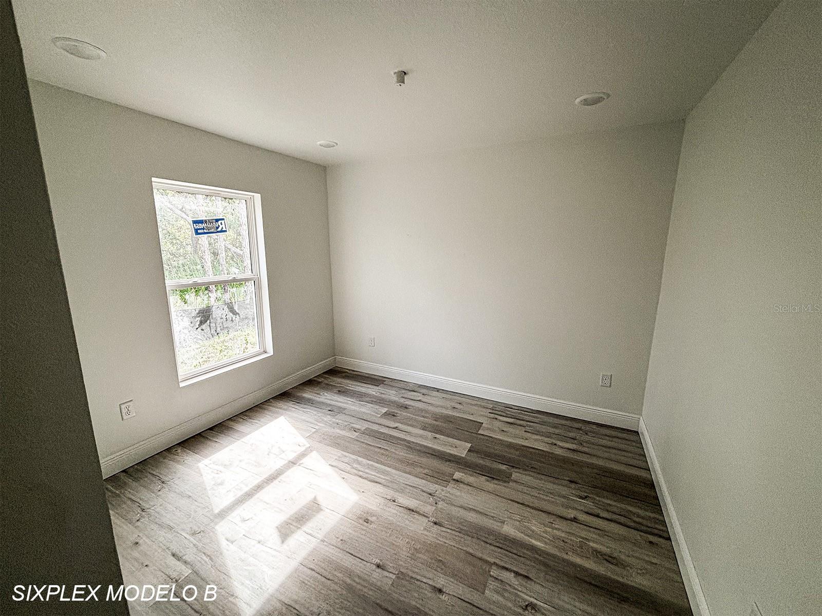 Image 4 of 7 For 2201 Conway Drive 2202