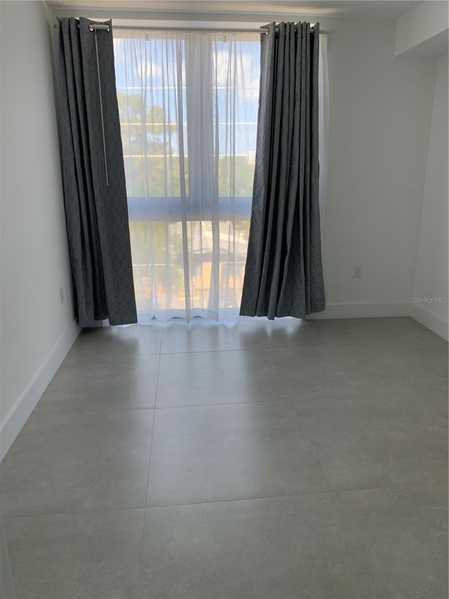 Image 11 of 15 For 13800 Highland Dr  407