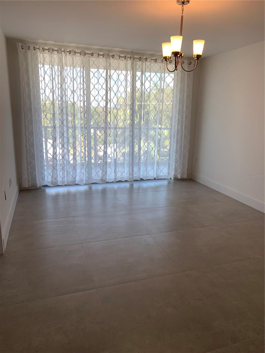 Image 7 of 15 For 13800 Highland Dr  407
