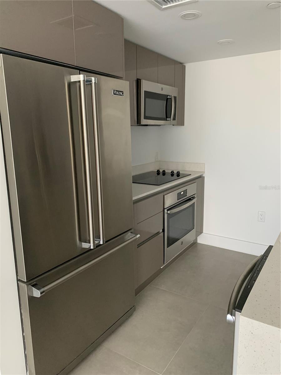 Image 9 of 15 For 13800 Highland Dr  407