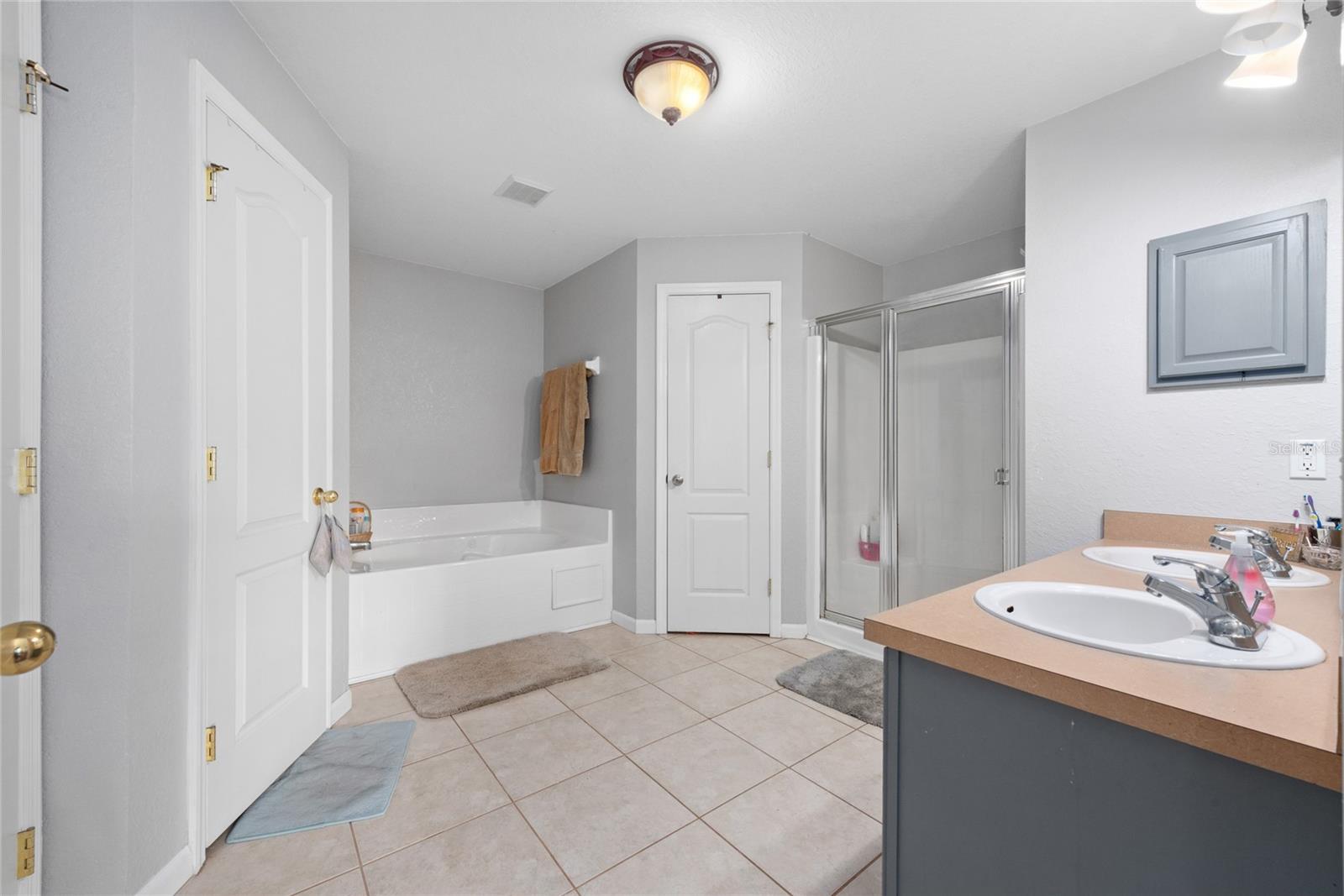 Image 34 of 39 For 1405 Ashbury Court
