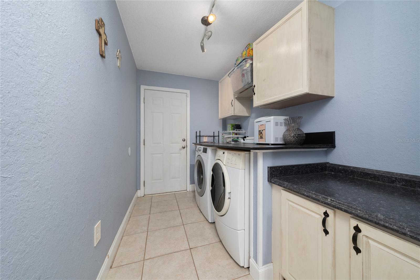 Image 36 of 39 For 1405 Ashbury Court