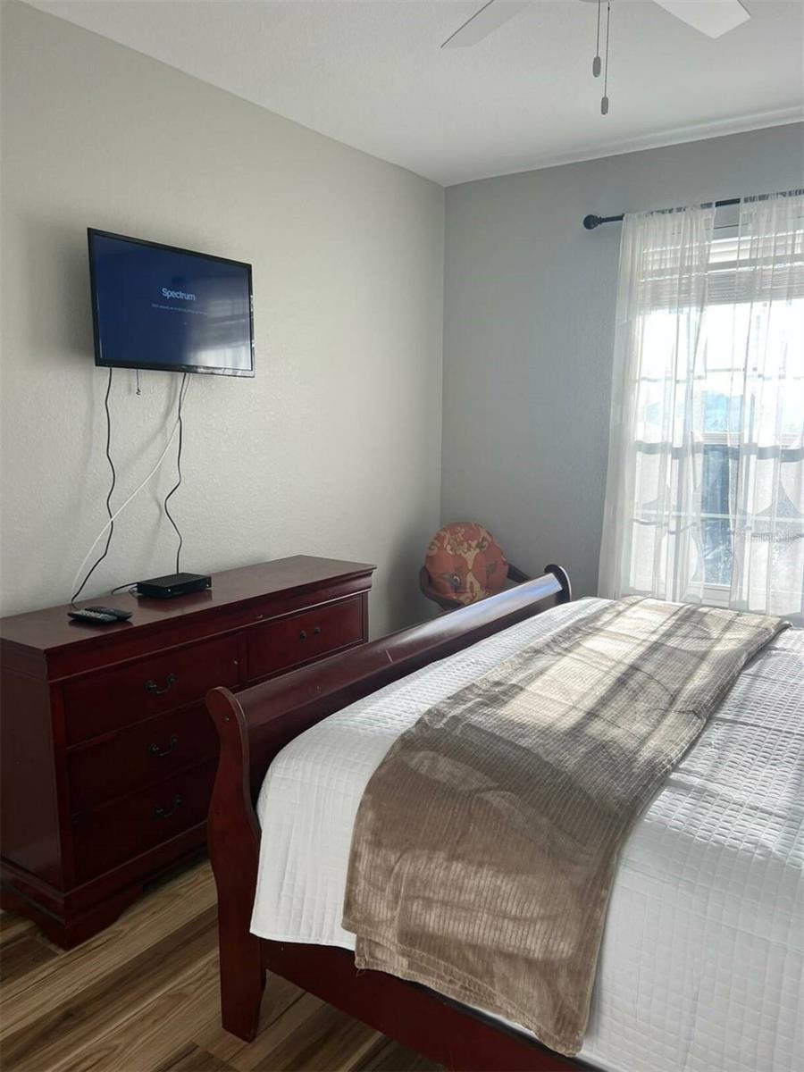 Image 12 of 18 For 4862 Cayview Avenue 40409