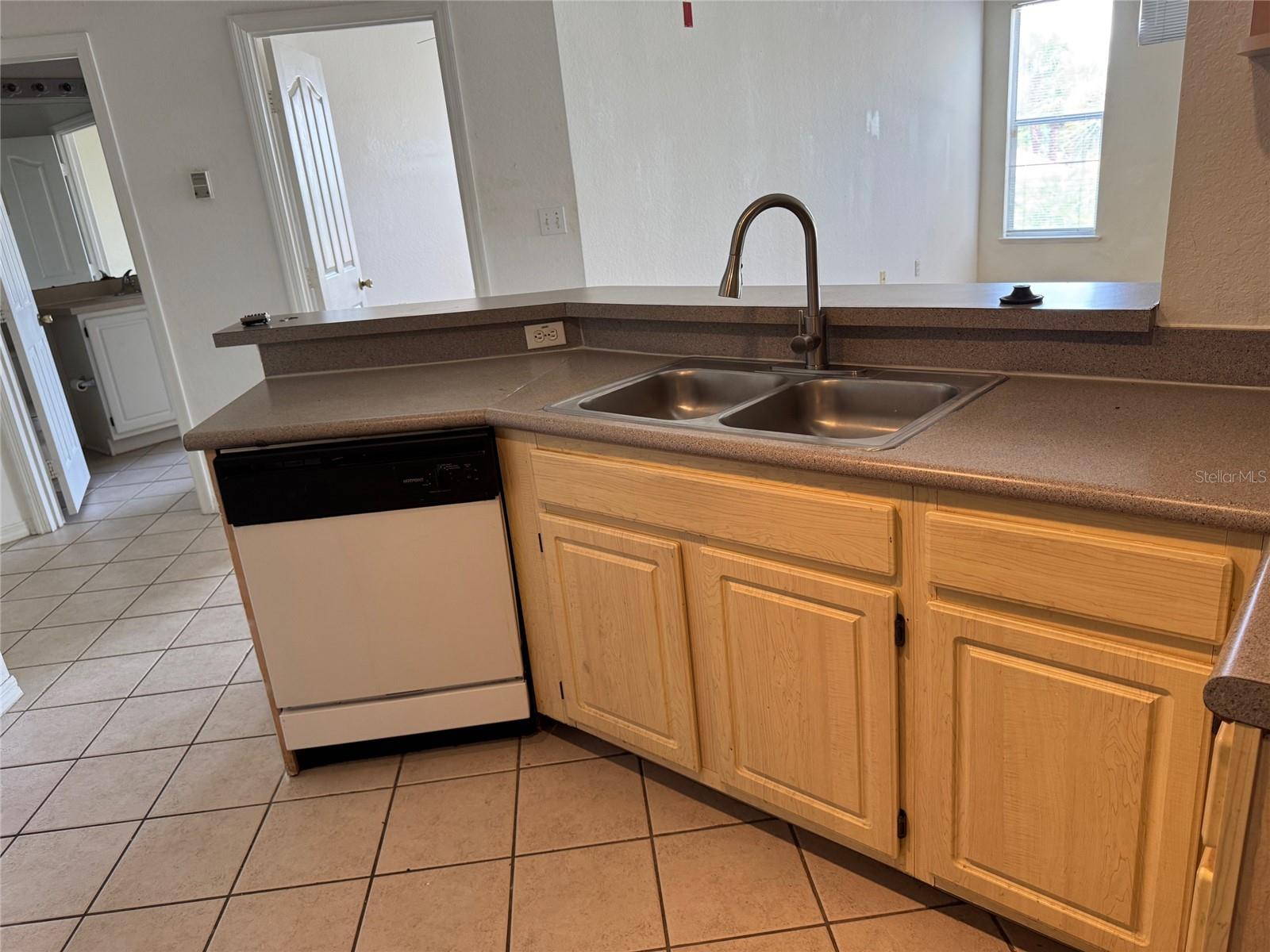 Image 7 of 45 For 8812 Dunes Court 3 208