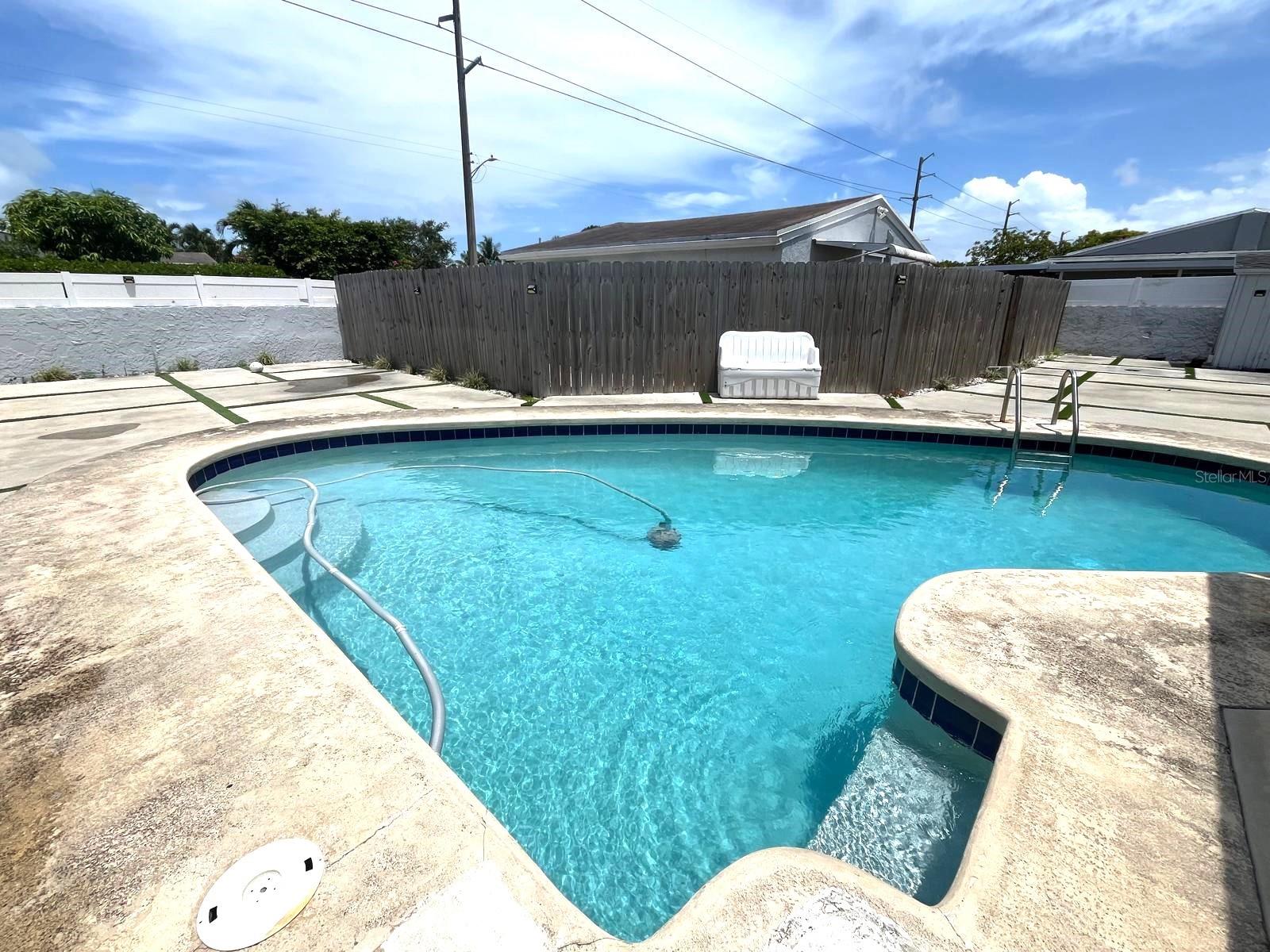 Image 19 of 35 For 2402 Rodman Street