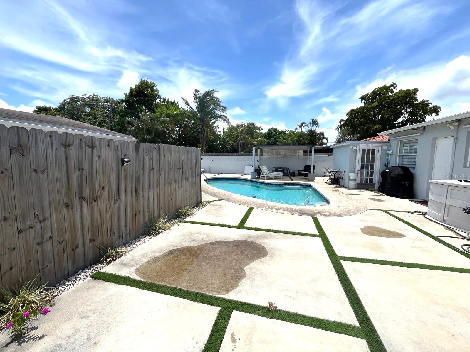 Image 21 of 35 For 2402 Rodman Street