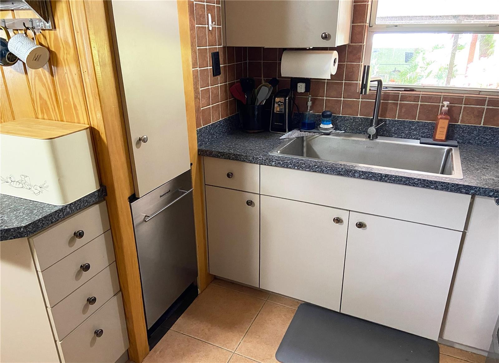 Image 32 of 39 For 2082 Starboard Drive