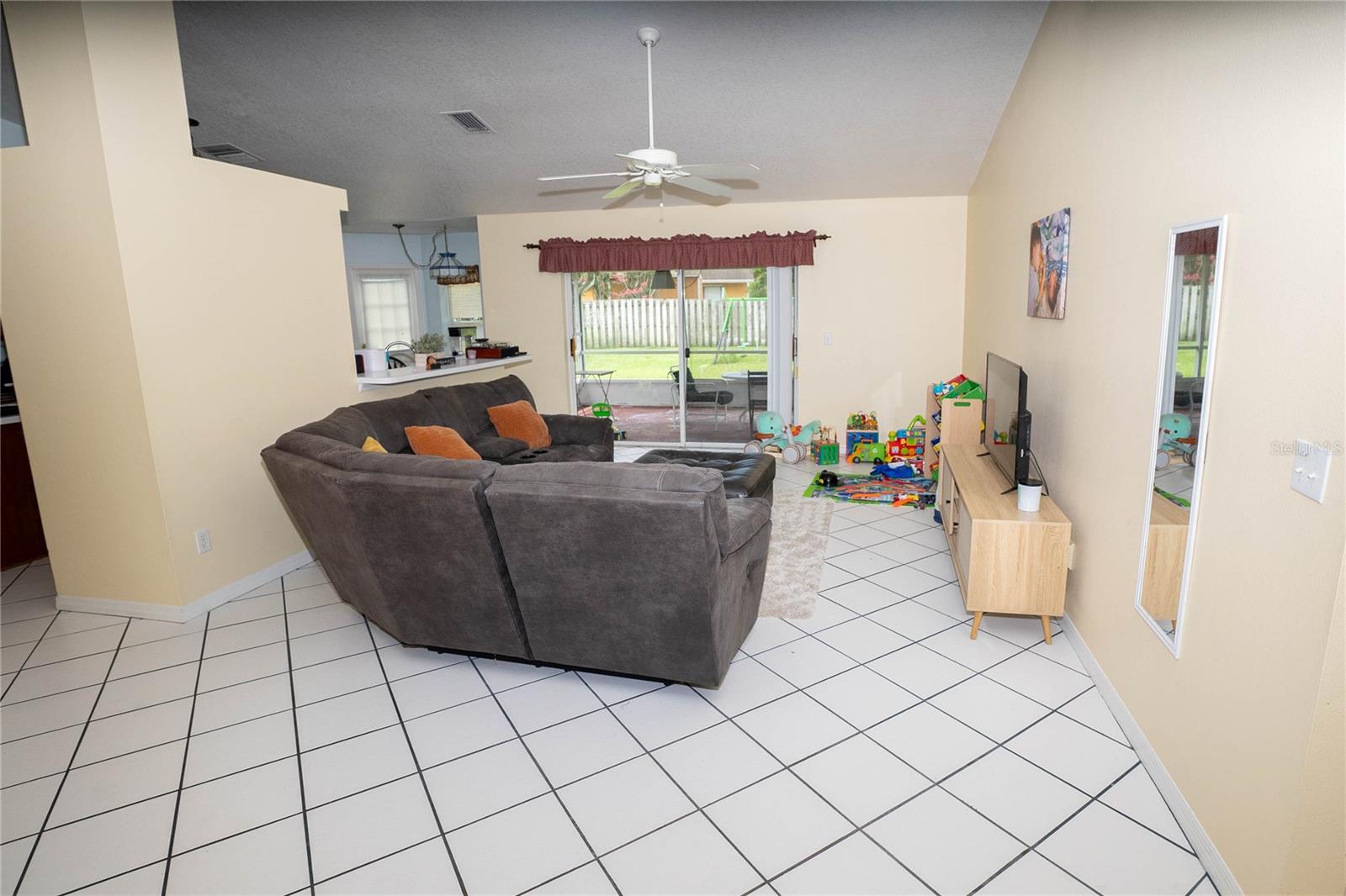 Image 5 of 22 For 2773 Woodstream Circle