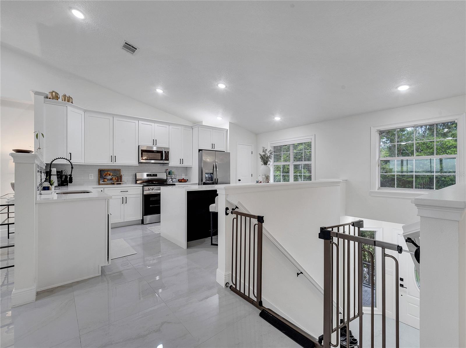 Image 15 of 87 For 2525 Ridgeway Drive