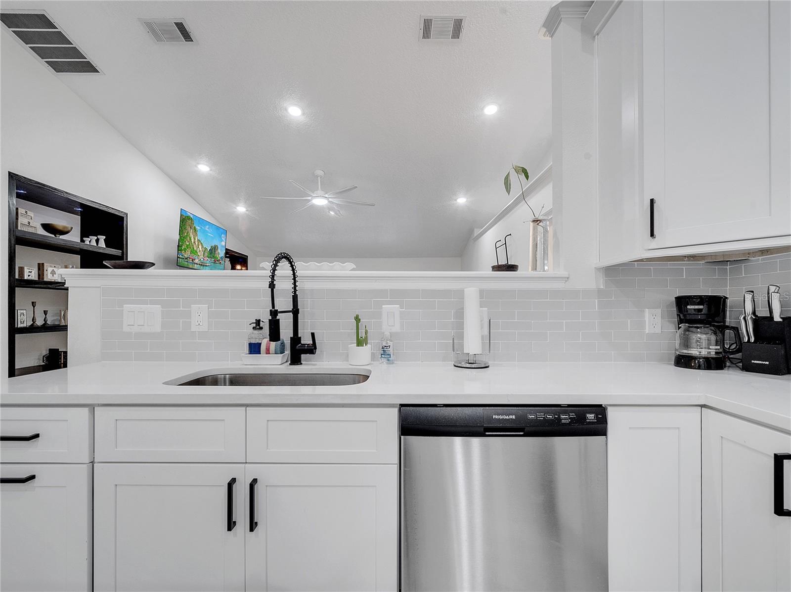 Image 23 of 87 For 2525 Ridgeway Drive