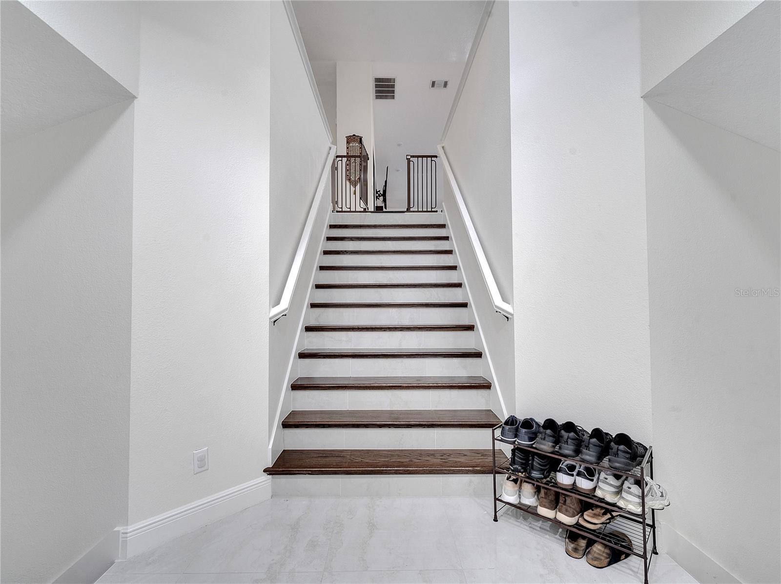 Image 4 of 87 For 2525 Ridgeway Drive