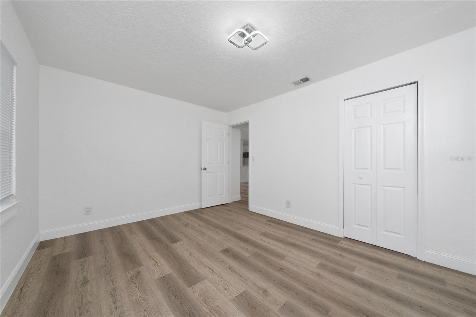 Image 11 of 26 For 113 Division Street
