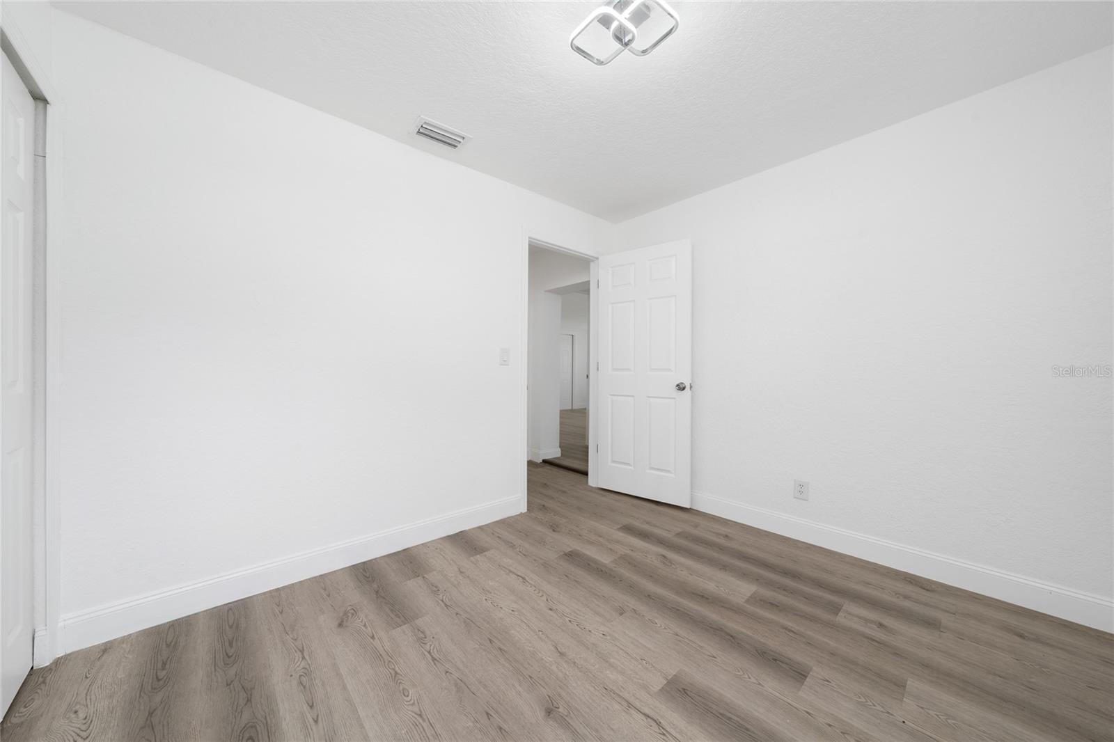 Image 14 of 26 For 113 Division Street