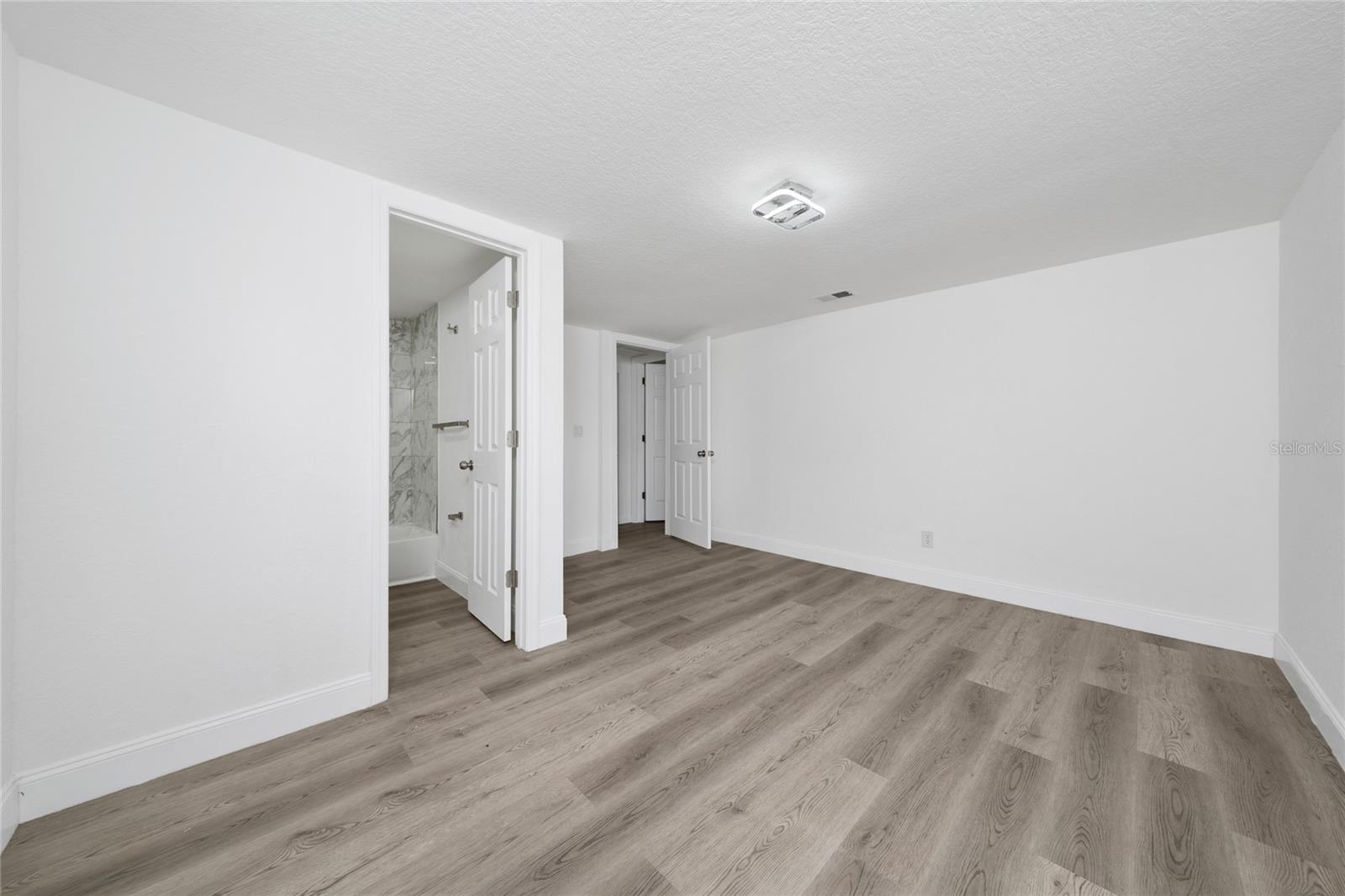 Image 19 of 26 For 113 Division Street