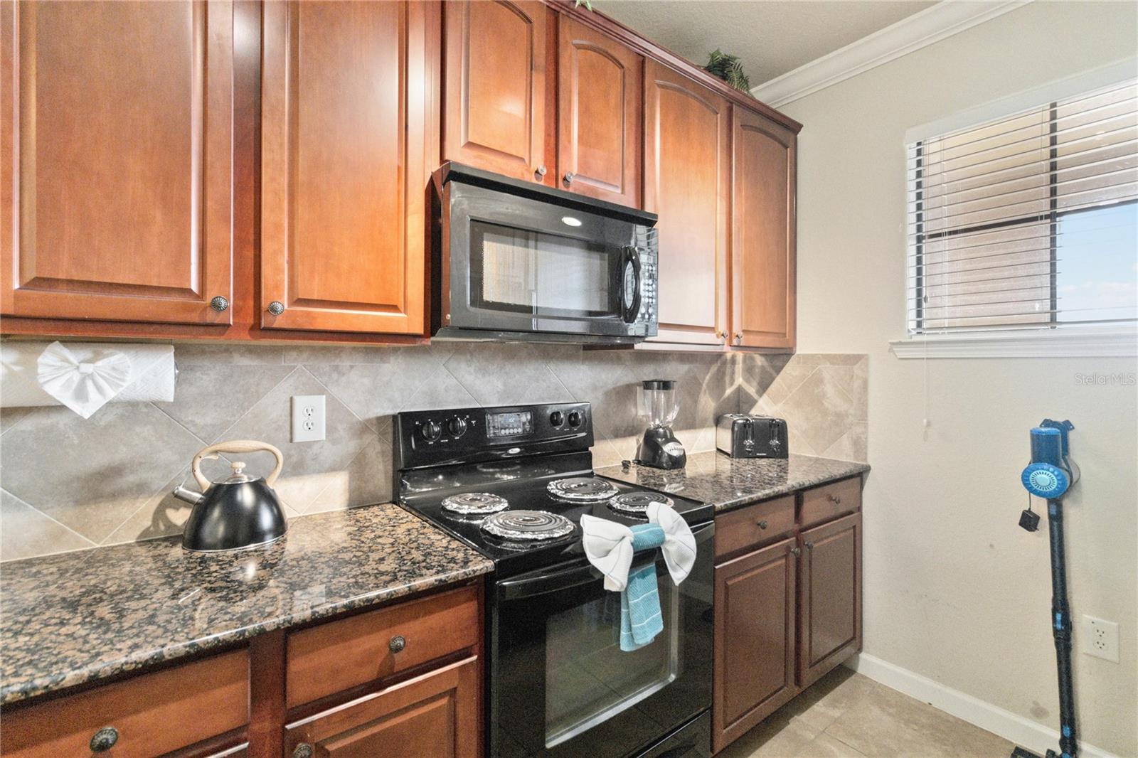 Image 13 of 32 For 901 Charo Parkway 735
