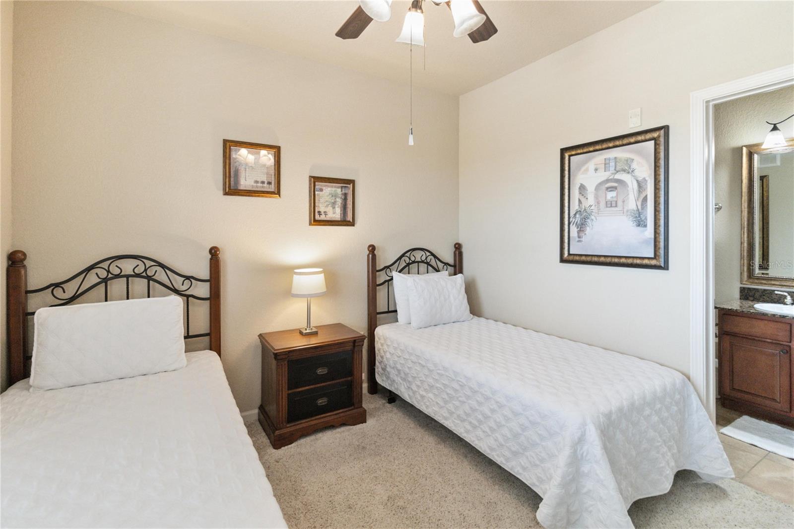 Image 16 of 32 For 901 Charo Parkway 735