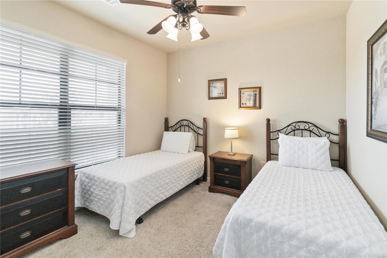 Image 17 of 32 For 901 Charo Parkway 735