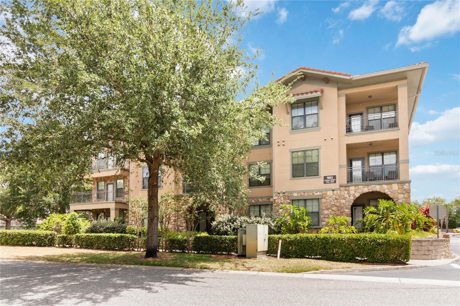 Image 2 of 32 For 901 Charo Parkway 735