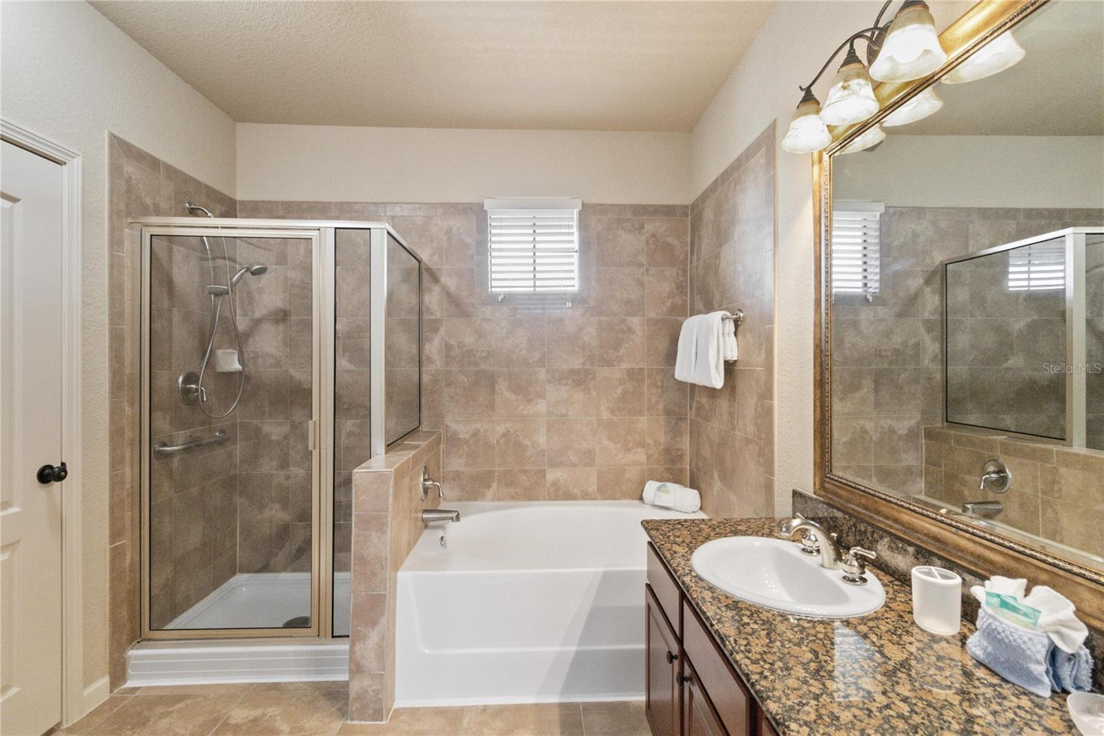 Image 21 of 32 For 901 Charo Parkway 735