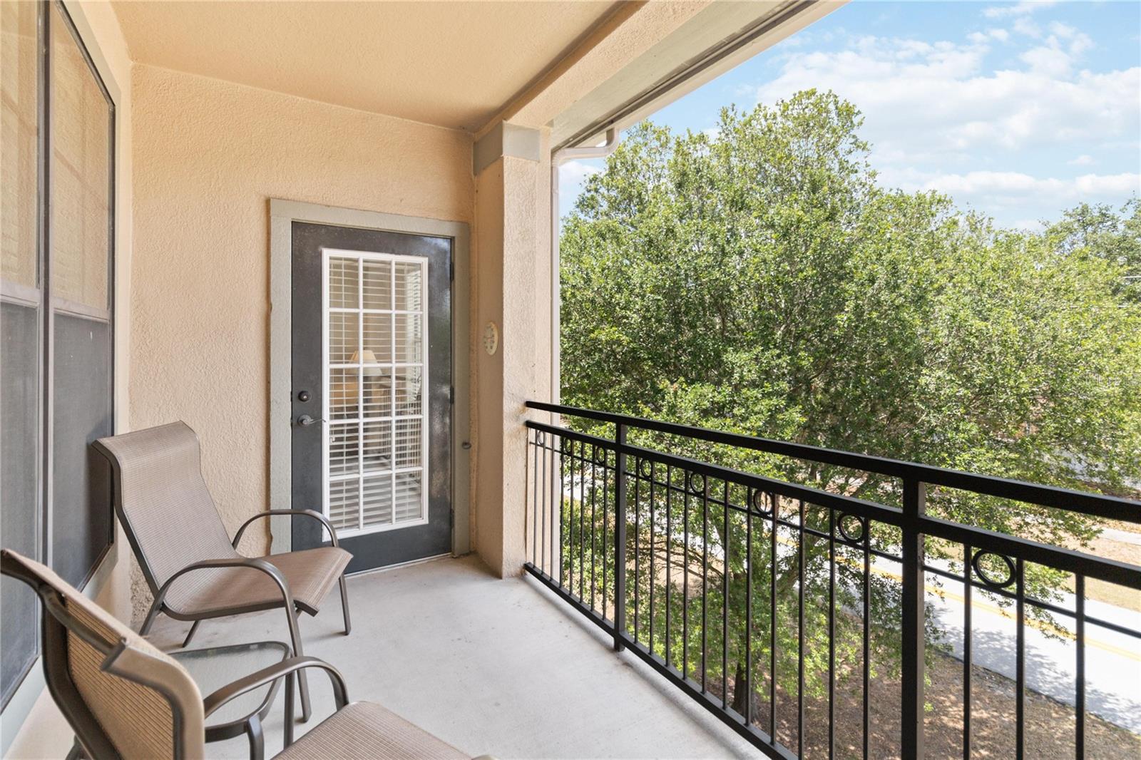 Image 27 of 32 For 901 Charo Parkway 735