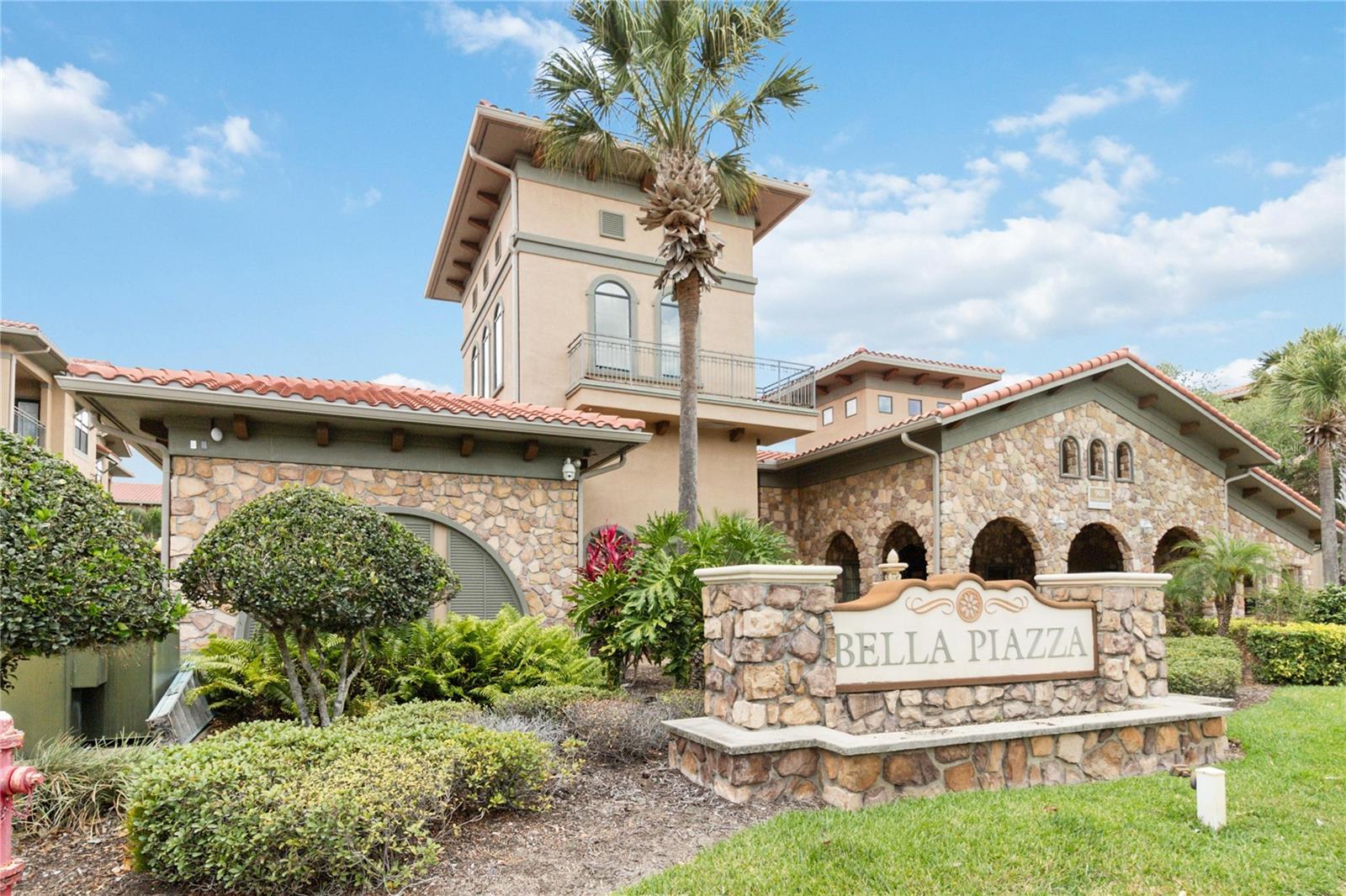 Image 28 of 32 For 901 Charo Parkway 735