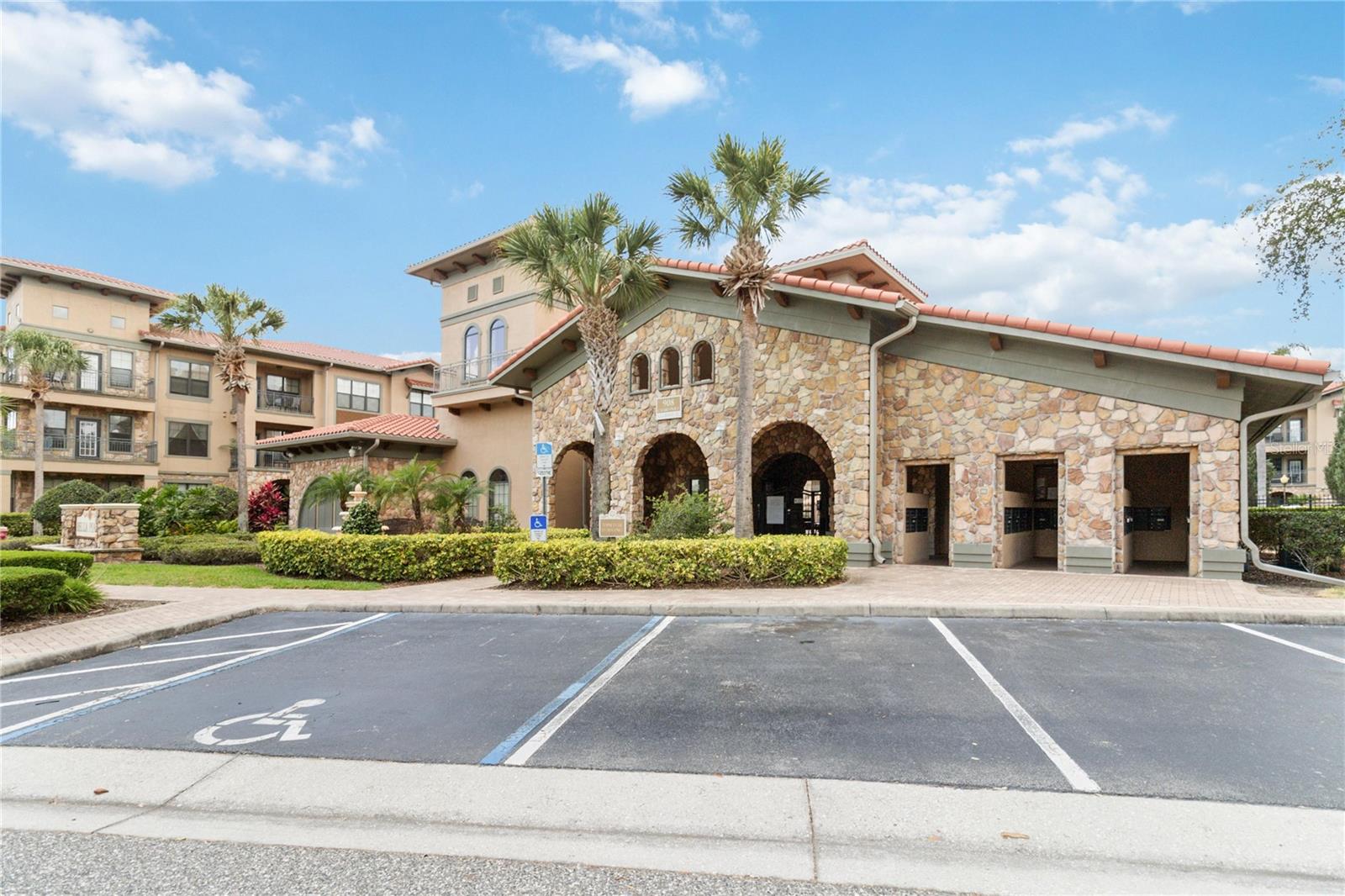Image 29 of 32 For 901 Charo Parkway 735