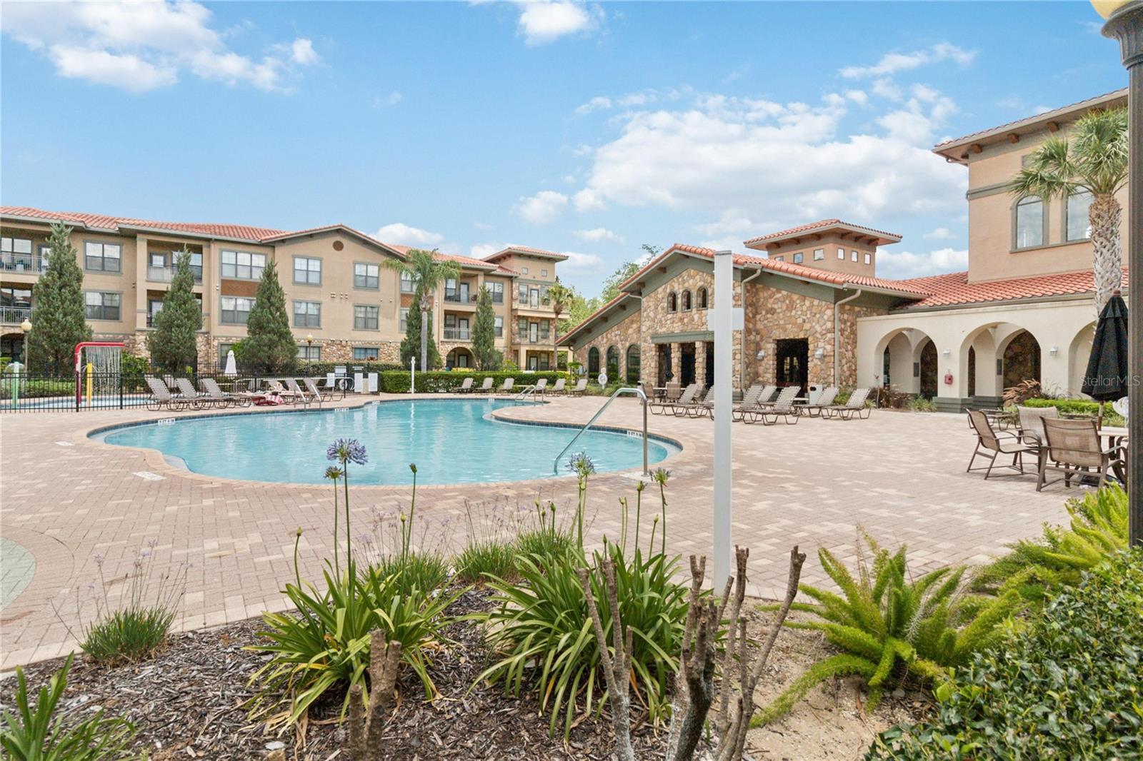 Image 30 of 32 For 901 Charo Parkway 735