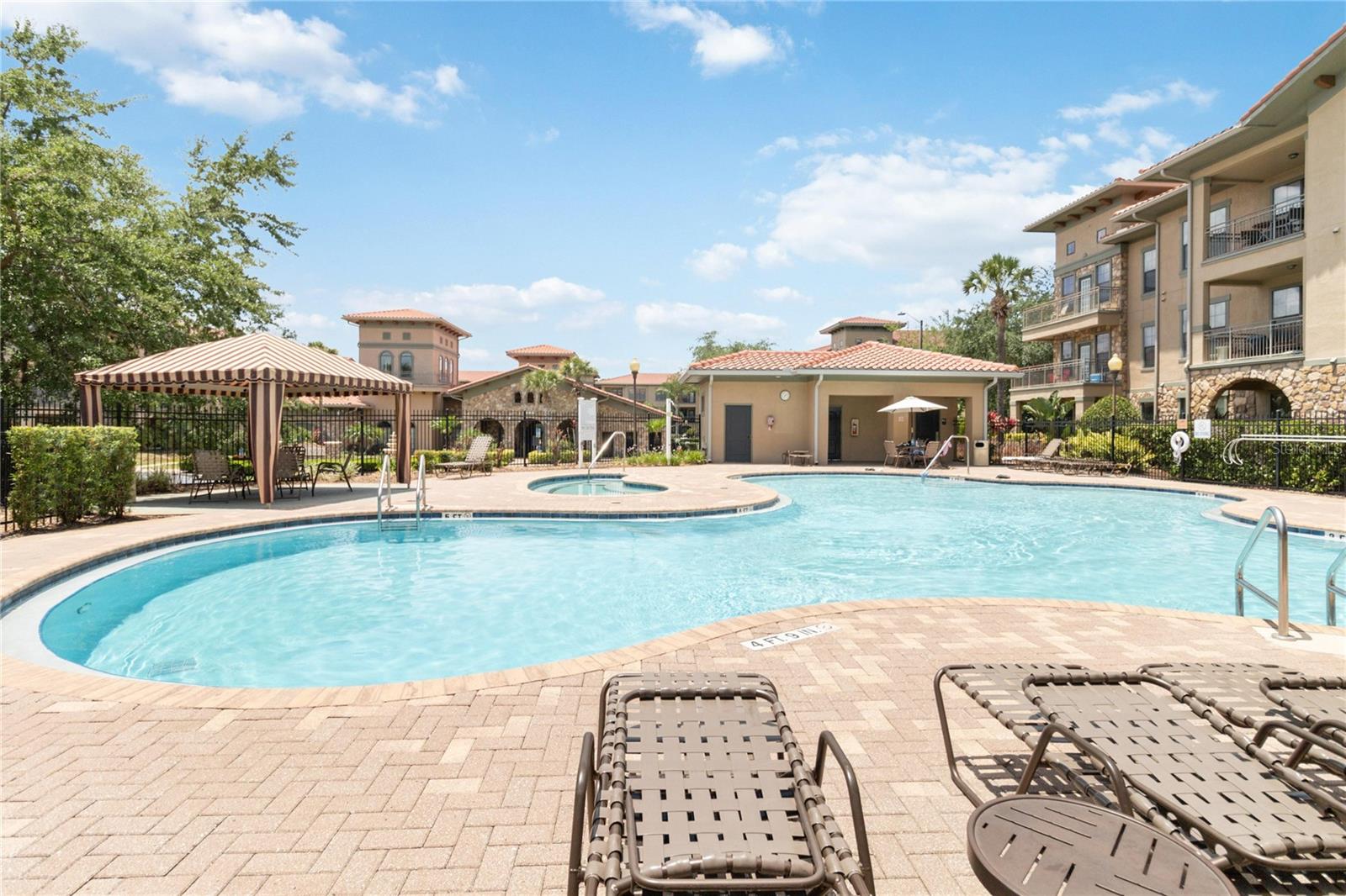 Image 31 of 32 For 901 Charo Parkway 735