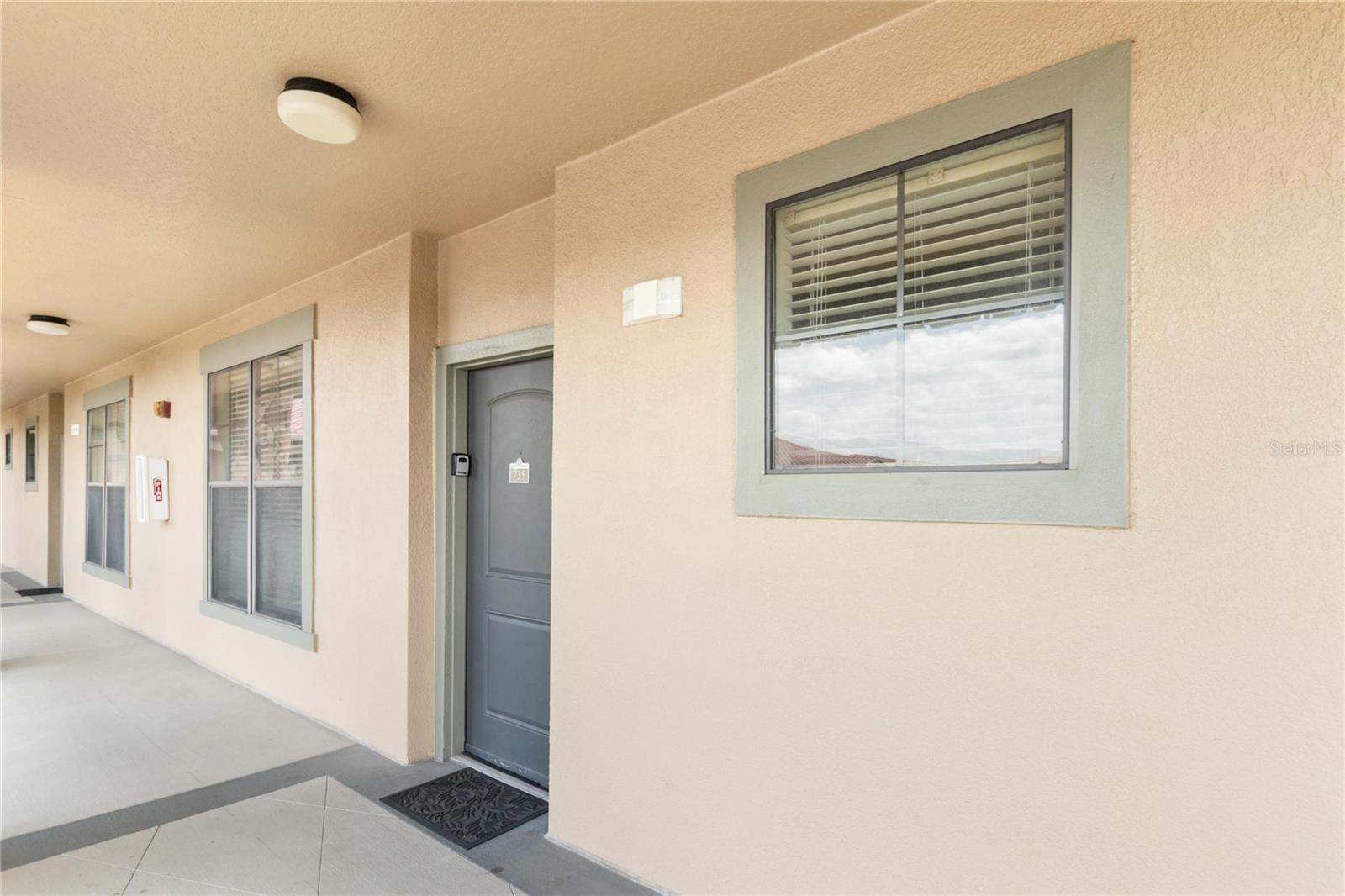Image 4 of 32 For 901 Charo Parkway 735