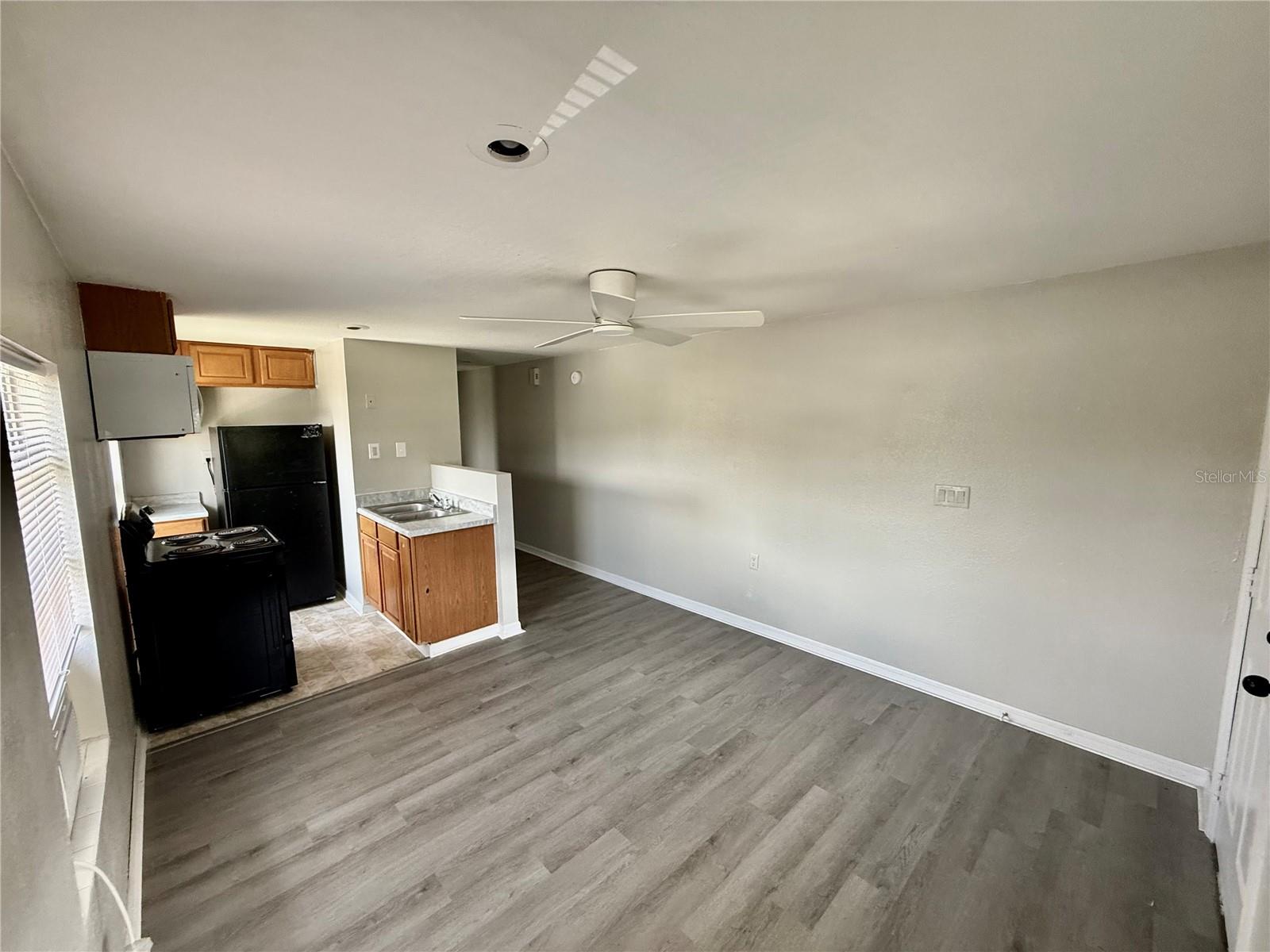 Image 4 of 11 For 1002 Avenue E 4