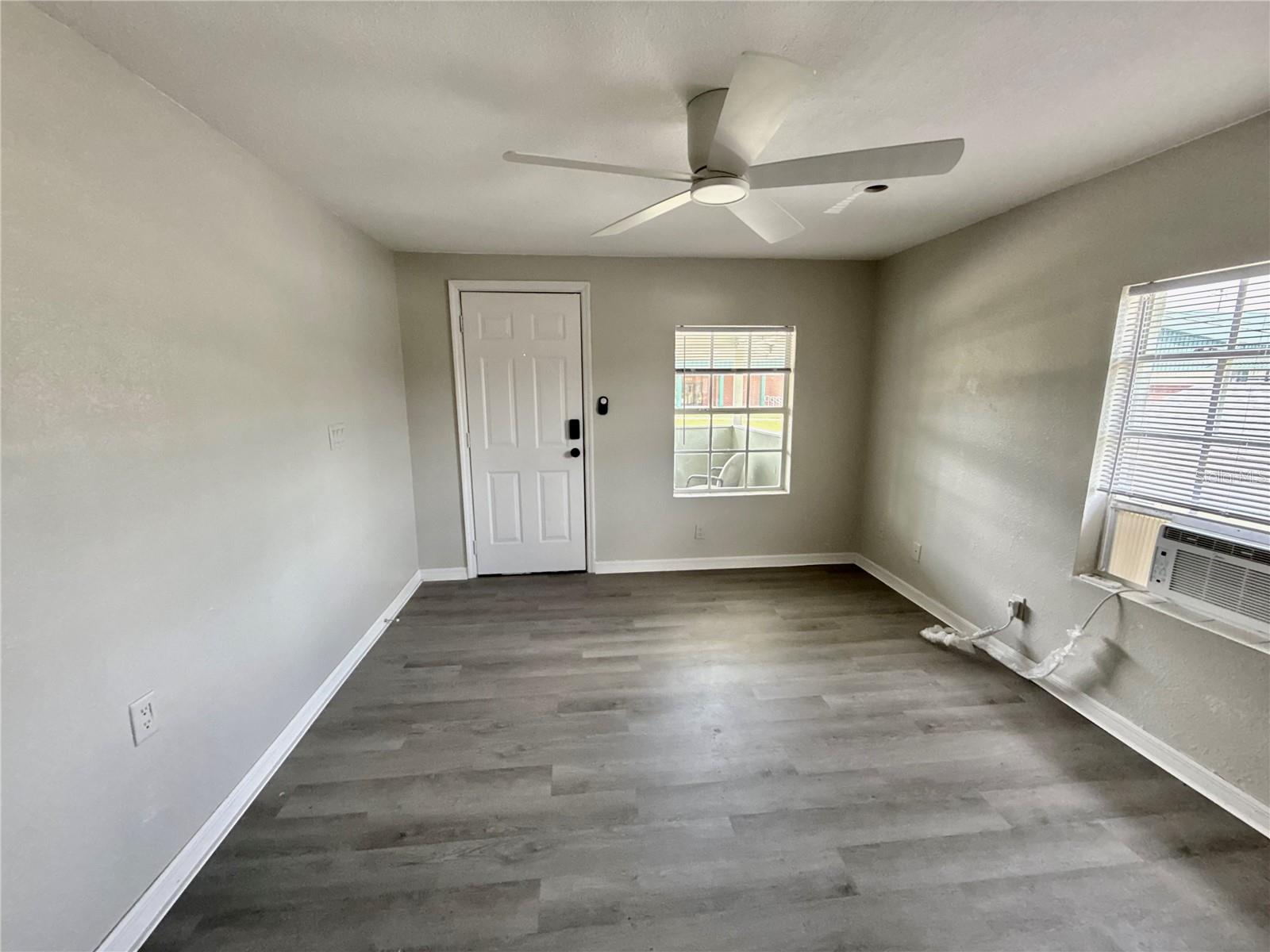 Image 6 of 11 For 1002 Avenue E 4