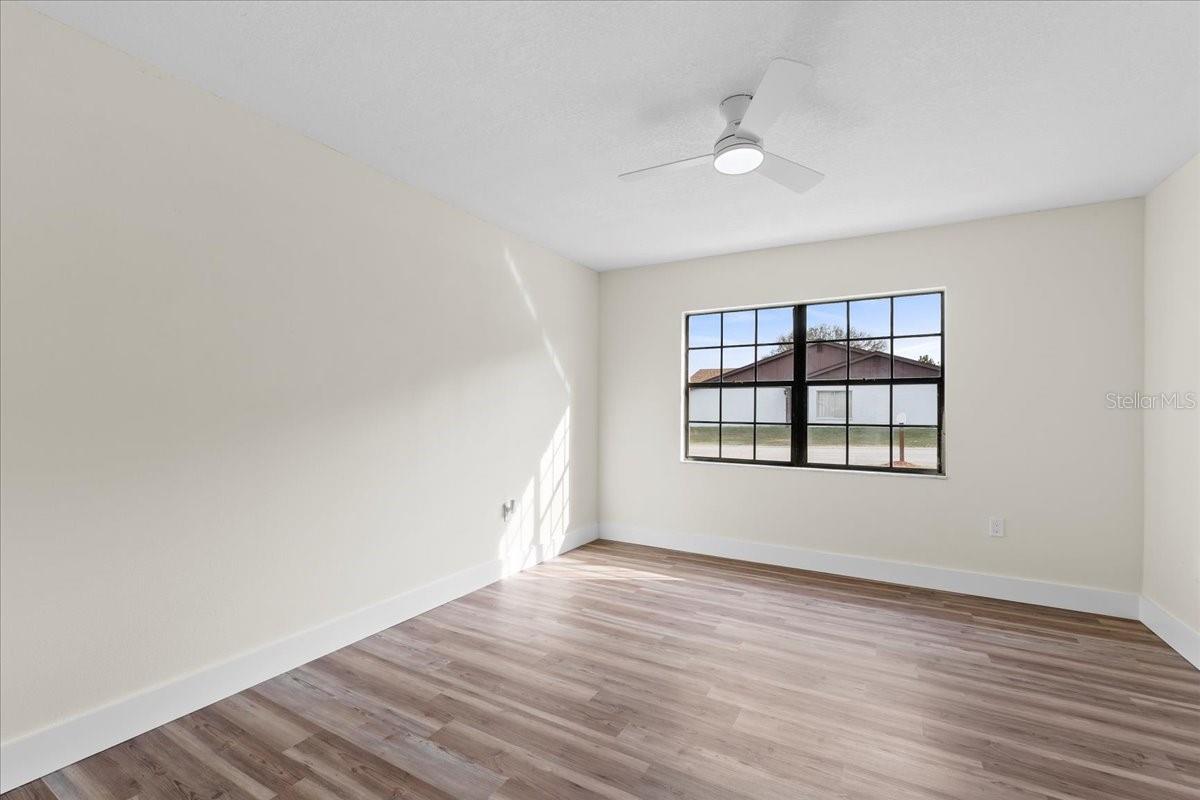 Image 11 of 38 For 623 Lake Dexter Circle