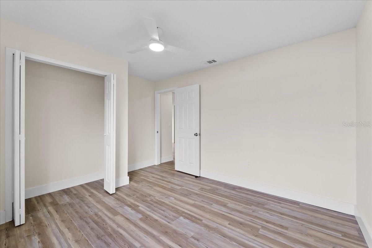 Image 21 of 38 For 623 Lake Dexter Circle