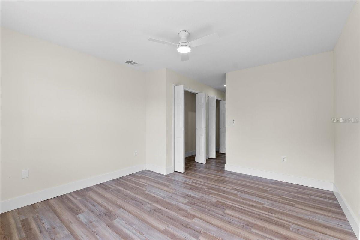 Image 22 of 38 For 623 Lake Dexter Circle
