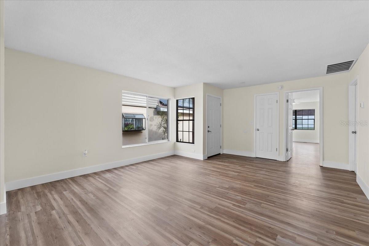 Image 4 of 38 For 623 Lake Dexter Circle