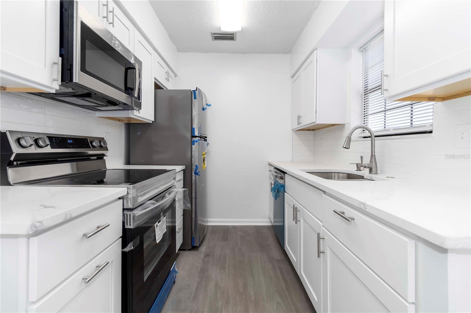Image 15 of 30 For 840 Center Avenue 80