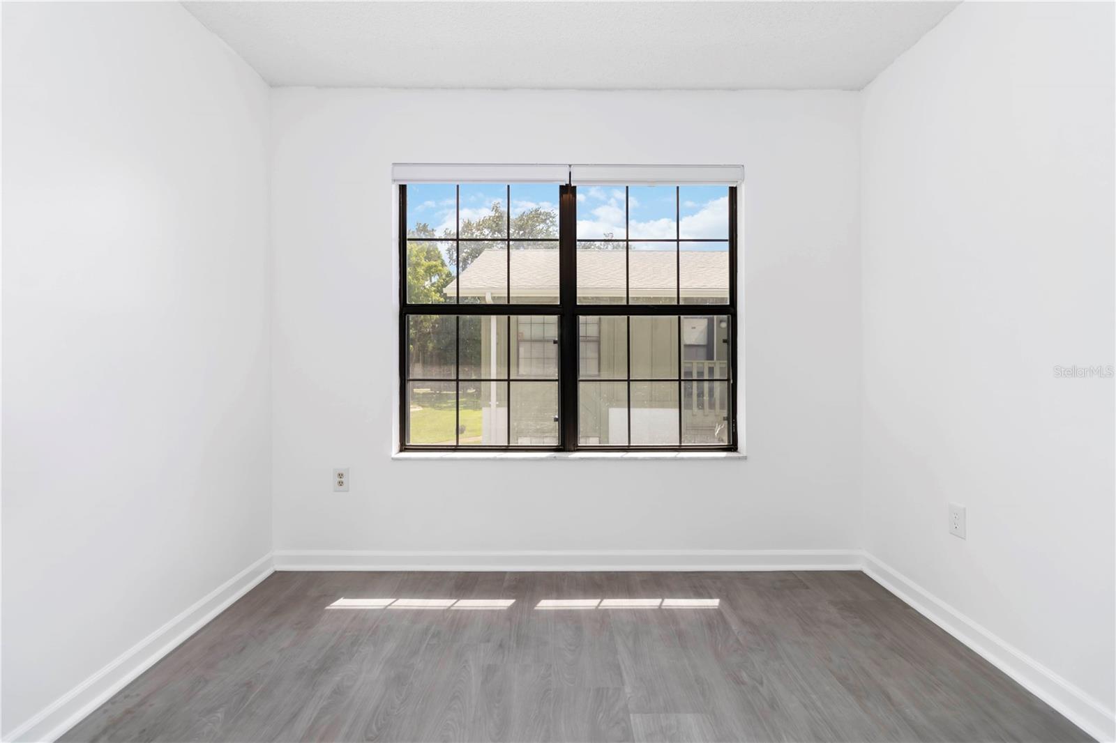 Image 19 of 30 For 840 Center Avenue 80