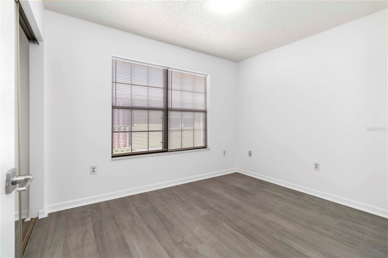 Image 20 of 30 For 840 Center Avenue 80