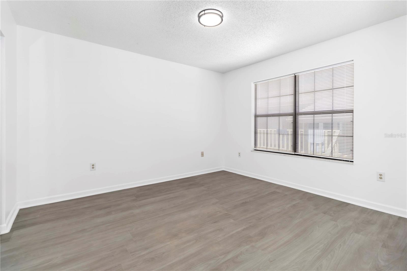 Image 22 of 30 For 840 Center Avenue 80