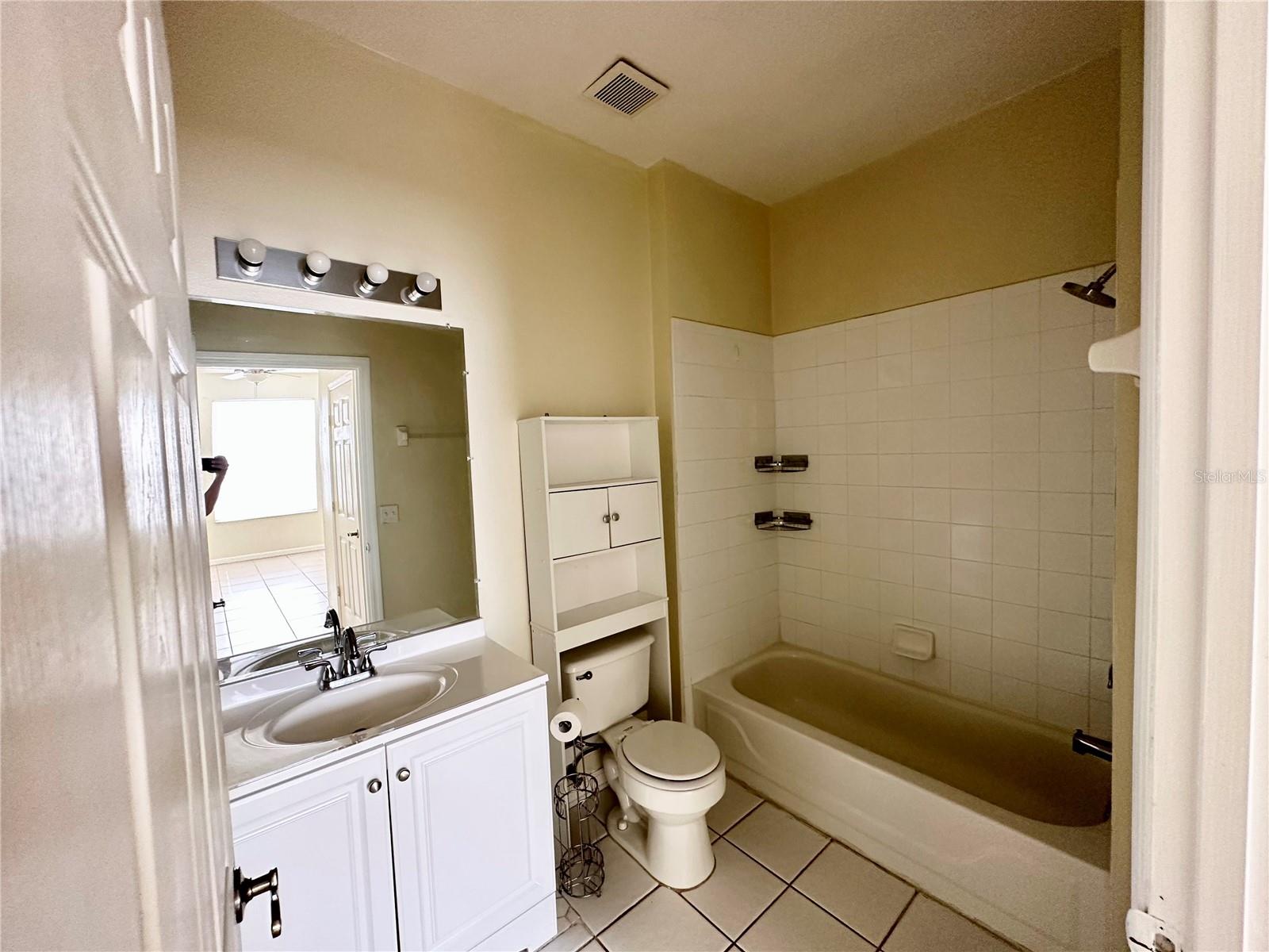 Image 11 of 13 For 7109 Yacht Basin Avenue 430