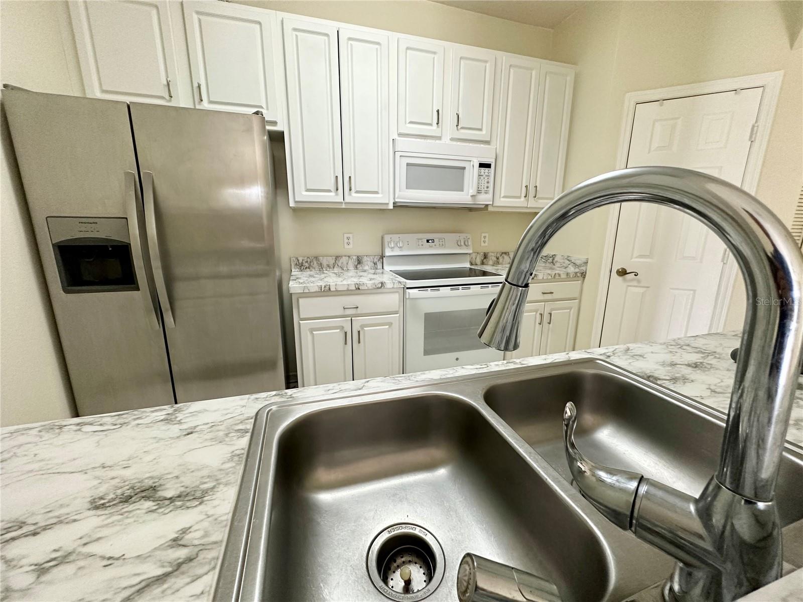 Image 4 of 13 For 7109 Yacht Basin Avenue 430