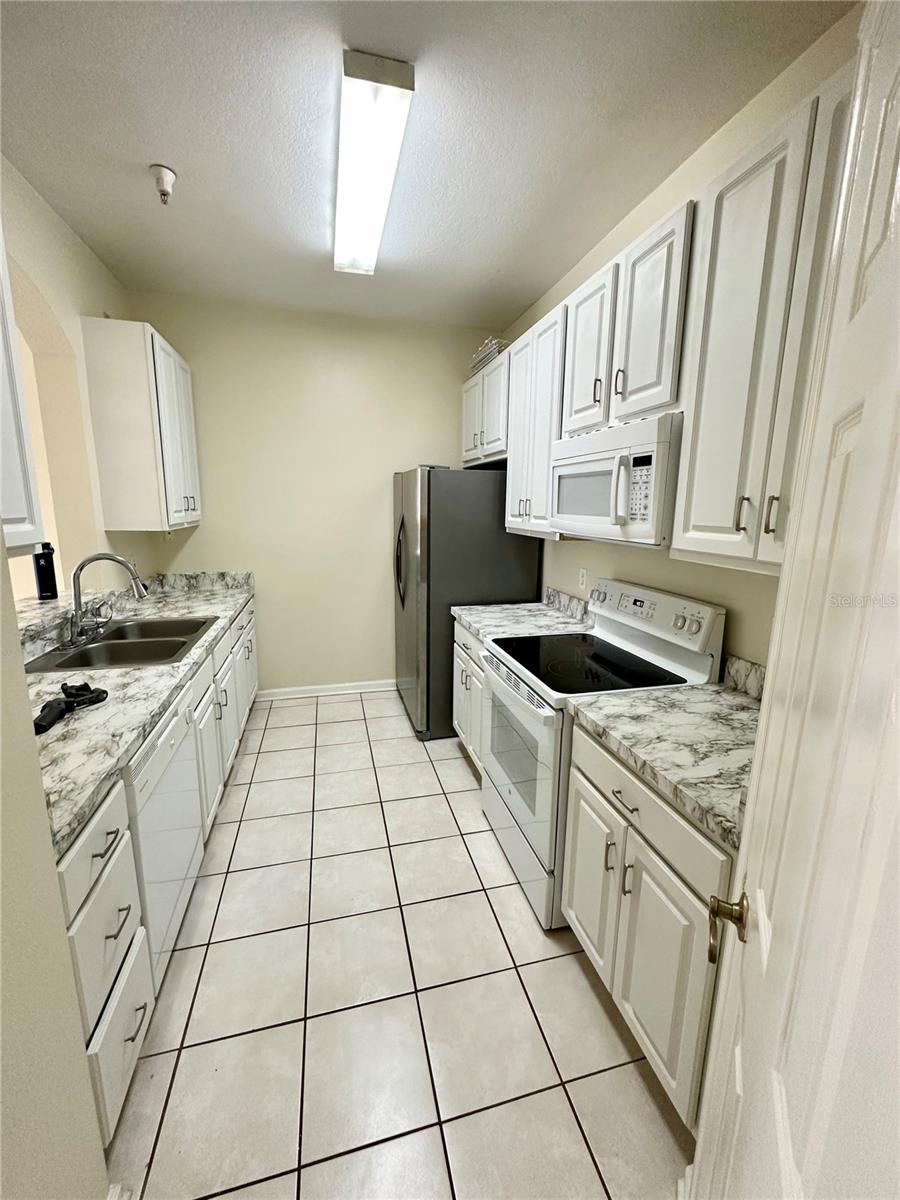 Image 5 of 13 For 7109 Yacht Basin Avenue 430