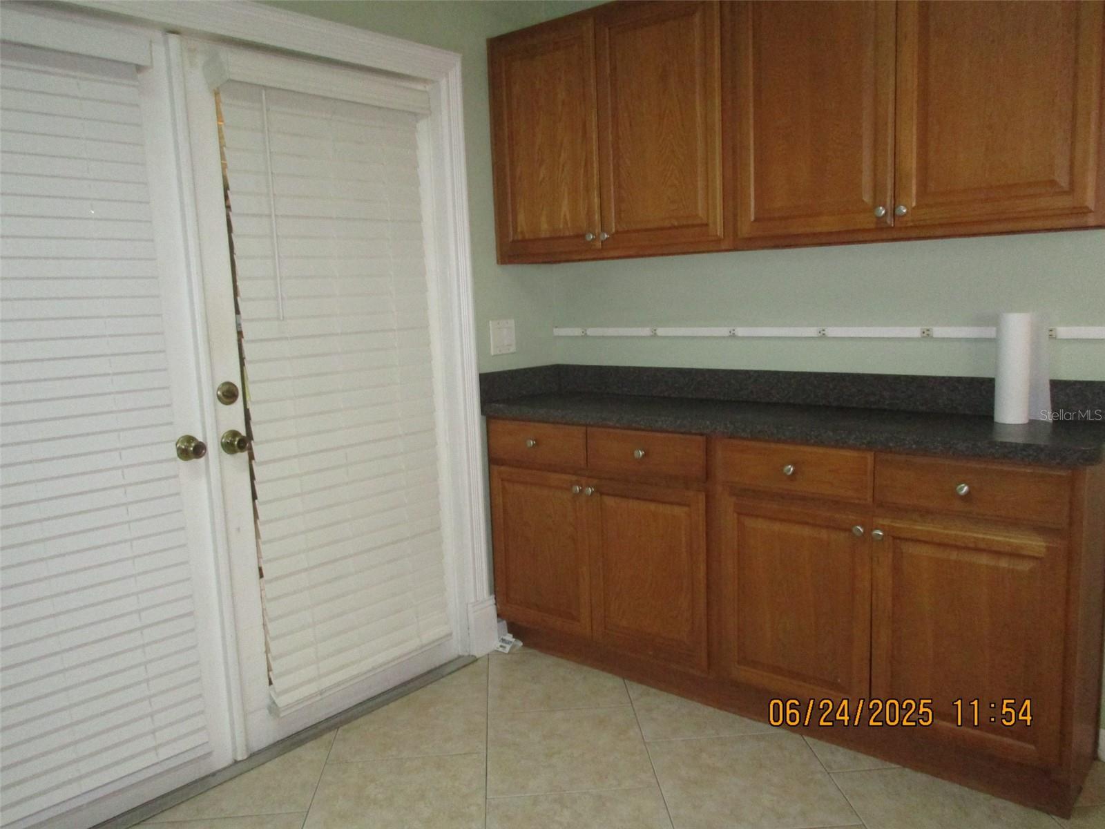 Image 13 of 35 For 3125 Wickham Avenue
