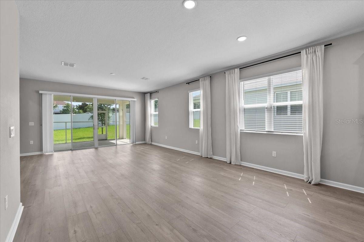 Image 15 of 37 For 1717 Hilltop Drive
