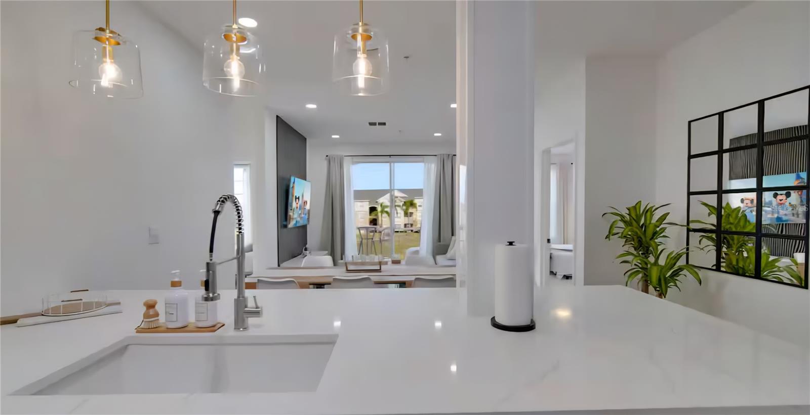 Image 11 of 37 For 8103 Coconut Palm Way 203