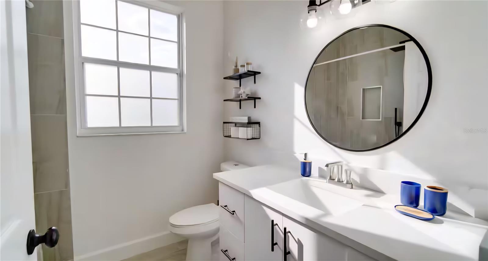 Image 21 of 37 For 8103 Coconut Palm Way 203