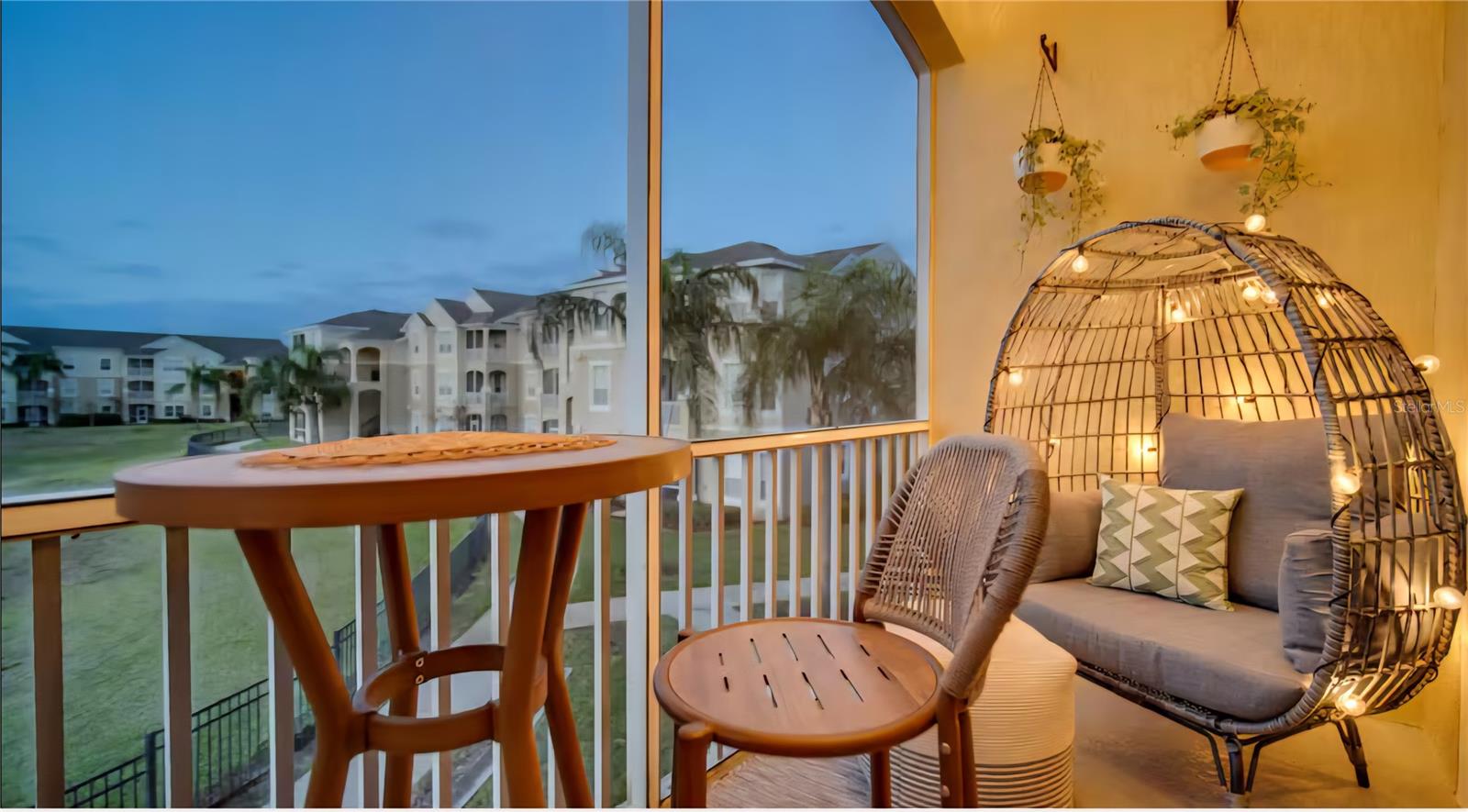 Image 28 of 37 For 8103 Coconut Palm Way 203