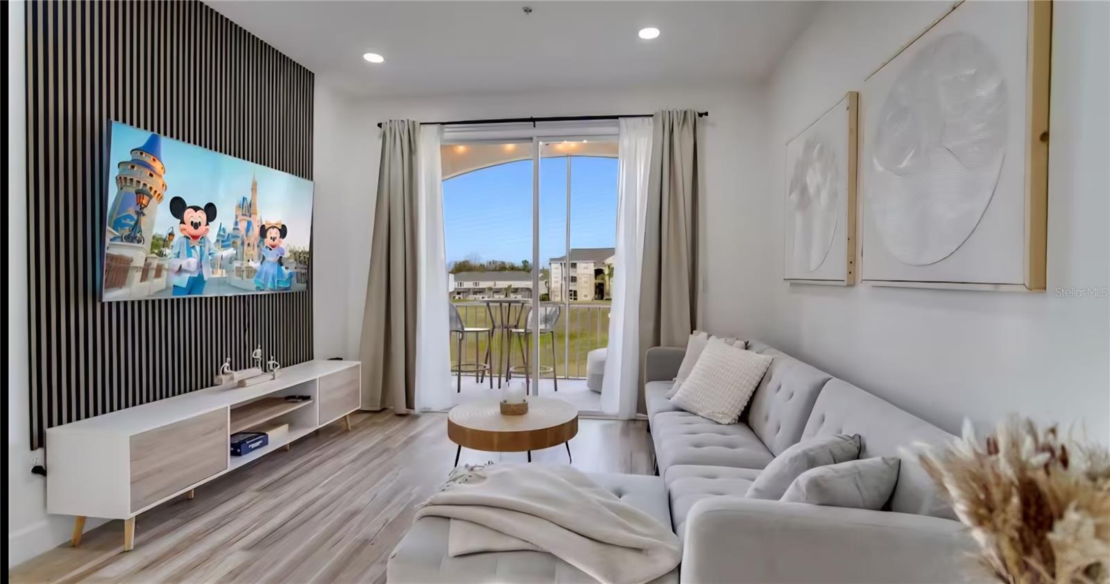Image 4 of 37 For 8103 Coconut Palm Way 203
